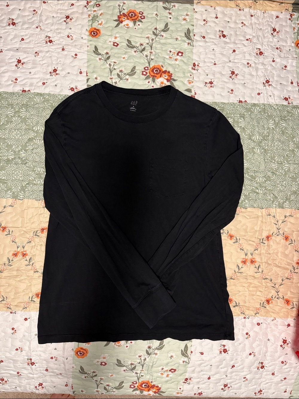 GAP Men's Long-Sleeve Pocket Tee — Charcoal Gray